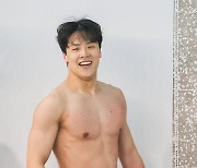 지유찬, 남자 50m 자유형 우승