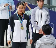 자유형 50m 한국신기록 세운 허연경