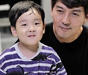 74년생 쉰둥이 아빠 이필모의 육아…"새벽 4시 퇴근에도 子 등원 담당"('슈돌')