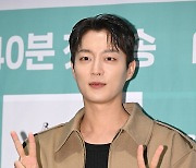 [Ms포토] 하이라이트 윤두준 '포즈는 브이!'