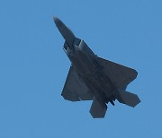 '세계 최강 전투기' F-22 출격