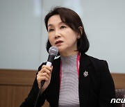 발언하는 이신화 북한인권국제협력대사