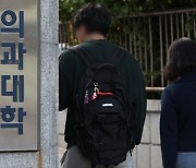 의대 정원 확충?...'응급실 뺑뺑이' 해결 vs 특정 진료과 기피가 더 문제