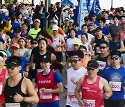 [2023 경포마라톤대회] 하프코스 최진수·이봉헌, 10㎞ 장성연·이윤미 우승 ‘환호’