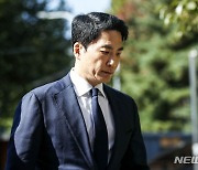 보석 한달만에…김용빈 회장 구속심사 '묵묵부답' 출석