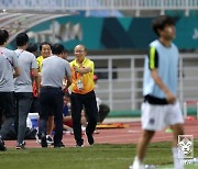 '베트남 축구 영웅' 박항서 전 감독, 옛 제자들 격려 나선다