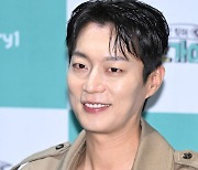 윤두준,'멋진 미소' [사진]