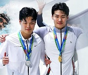 황선우, '주종목' 200m 금메달…대회 2관왕