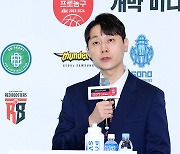 [포토S] KBL 개막 미디어데이 진행 맡은 SPOTV 이승현 아나운서