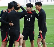 베트남전 앞두고 훈련하는 축구 국가대표팀