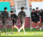 베트남전 앞두고 훈련하는 축구 국가대표팀