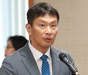 반복되는 금융사고…이복현 "CEO, 내부통제 책임져야"