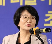 언론인 질의에 답하는 임미애 민주당 경북도당위원장