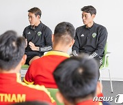 베트남 U-18 축구대표팀, 전북현대 클럽하우스 방문