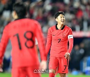 [포토]손흥민 축하받는 이강인