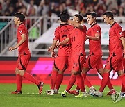 김민재-황희찬 터진 한국, 베트남에 2-0 전반 마쳐