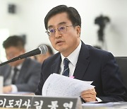 김동연 “내년 7월 교통비 환급해주는 ‘The 경기패스’ 도입”