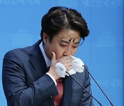 "먼저 인간이 돼라"…與, '눈물의 기자회견' 이준석 맹폭