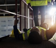 Foreign workers' deaths get weak sanctions