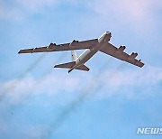 서울 아덱스 2023 축하비행하는 미 전략폭격기 B-52