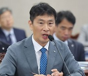 금감원장, 은행권 금융 사고에 "CEO 책임 물을 것"