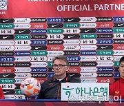 '日 사령탑 출신' 베트남 트루시에 감독 "한국은 월클…선수들 유럽에서도 인정 받아"