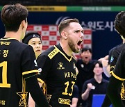 '비예나 41득점+트리플 크라운' KB손해보험 3-2로 대역전극 펼쳐