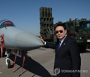 FA-50 관람하는 윤석열 대통령