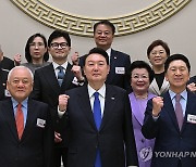 윤석열 대통령, 국민통합위원회 만찬 참석