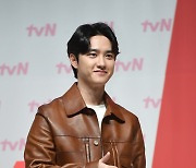 [단독]도경수, 오랜 매니저와 신생 ‘컴퍼니수수’ 차린다…11월 SM과 계약종료