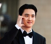 [공식] 도경수, SM떠나 독립..오랜 매니저 설립 컴퍼니수수行