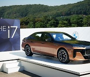 BMW 레이디스 챔피언십서 ‘i7 M70 xDrive’ 국내 최초 공개