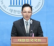 ‘이재명 법카 의혹’ 공익제보자 공개 회견…“李 부부, 명백한 범죄 행위”