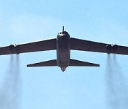 [사진] 수도권 상공 출격한 미군 B-52 … 처음으로 국내 기지 착륙도