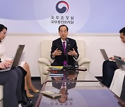 한 총리 “의료 인력 증원, 국민 상당수 지지…이해당사자들과 대화할 것”