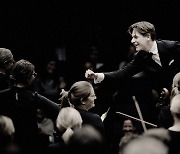 [Herald Interview]  Rising star conductor Klaus Makela to meet Korean audiences