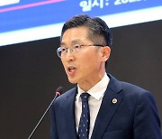 "국민 분노 의사들에 되돌아 갈 것"… 이필수 의협 회장 국감장 가나