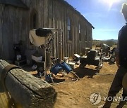 ‘촬영장 총격사고’ 알렉 볼드윈, 과실 치사로 또 기소되나