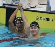 황선우, 자유형 100m 金으로 4관왕 달성…1종목 남아