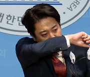 이준석 “갑자기 멱살 잡는 안철수, 비대위원장 달라는 것”