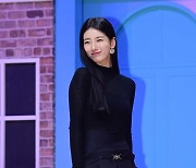 수지 “더 나이 들기 전에 예쁘게…설렘 느껴 출연”(이두나!)