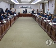 올 해 첫 남북 관계발전위 참석한 김영호 통일부 장관