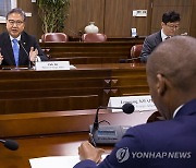 한·보츠와나 외교장관 회담에서 인사말 하는 박진 장관