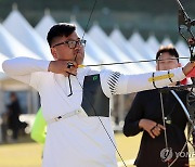 활시위 당기는 김우진