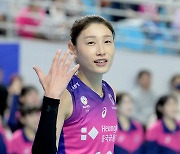 직전 시즌 '0%' 역스윕 되새긴 김연경 "한 경기, 한 경기 나아지겠다"