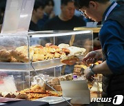 '노릇노릇 잘 구워진 빵'