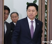 최고위 참석하는 김기현 대표