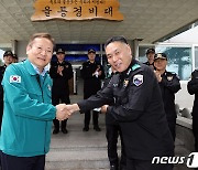 이상민 장관, 울릉도 찾아 광폭 점검