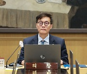 [속보] 이창용 “기준금리 3.5% 동결, 금통위원 만장일치”