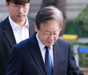 민주 `법카 유용 의혹` 새 리스크 부상… 엎친 데 덮친 李